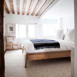 Κρεβάτι από φυσικό ξύλο