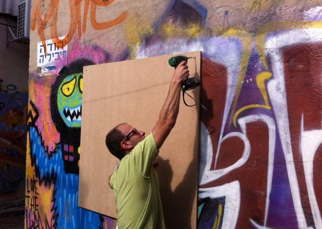 Έπιπλα Graffiti: Η τέχνη του δρόμου στο σπίτι σας