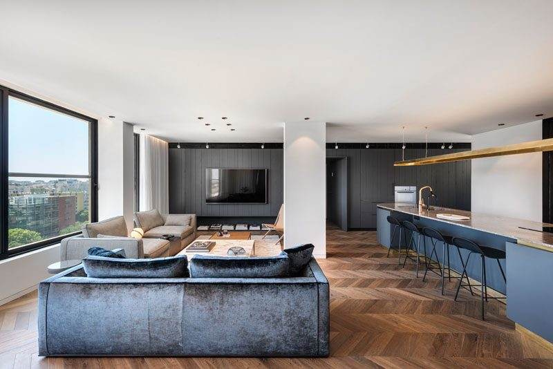 Ένα γοητευτικό διαμέρισμα με μέταλλο και μαύρο χρώμα