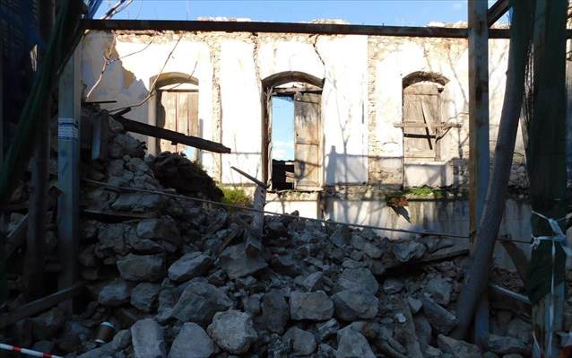 Ακόμη ένα ιστορικό κτήριο κατέρρευσε κάτω από τον λόφο της Ακρόπολης