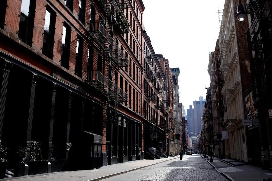 Νέα Υόρκη: Στην πόλη που δεν κοιμάται, τώρα μένεις σπίτι