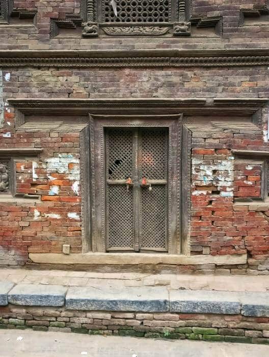 Οι «Πόρτες του Κατμαντού» καταγράφουν τους ζωτικούς κοινωνικούς χώρους της πρωτεύουσας του Νεπάλ