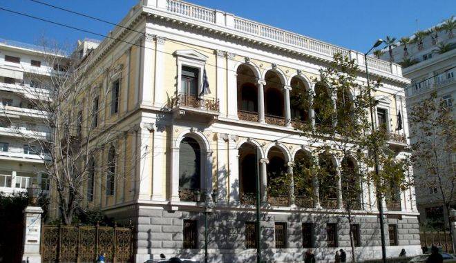 Ο κατεδαφισμός του πολιτισμού και της αίγλης των κτιρίων της παλιάς Αθήνας. Ο κατεδαφισμός του πολιτισμού και της αίγλης των κτιρίων της παλιάς Αθήνας.
