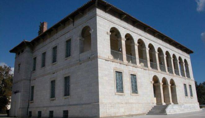 Ο κατεδαφισμός του πολιτισμού και της αίγλης των κτιρίων της παλιάς Αθήνας. Ο κατεδαφισμός του πολιτισμού και της αίγλης των κτιρίων της παλιάς Αθήνας.